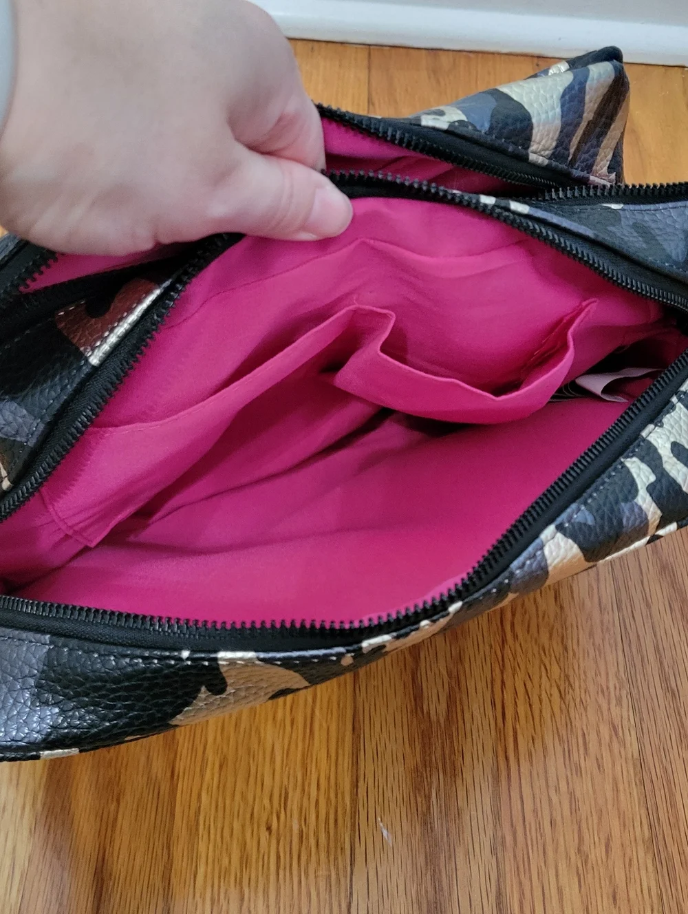 NWOT Nicole Miller Black Camoflauge Makeup Cosmetics Bag Travel Toiletries